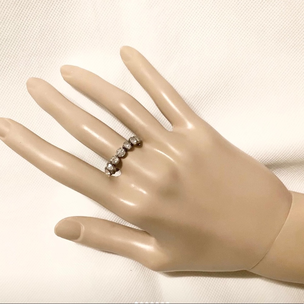 Middle Finger Rhinestones Eternity Ring